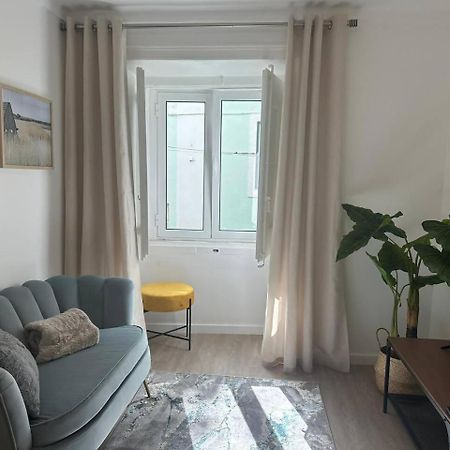 Stylish Renovated Apartment In Chiado Lisboa Ngoại thất bức ảnh