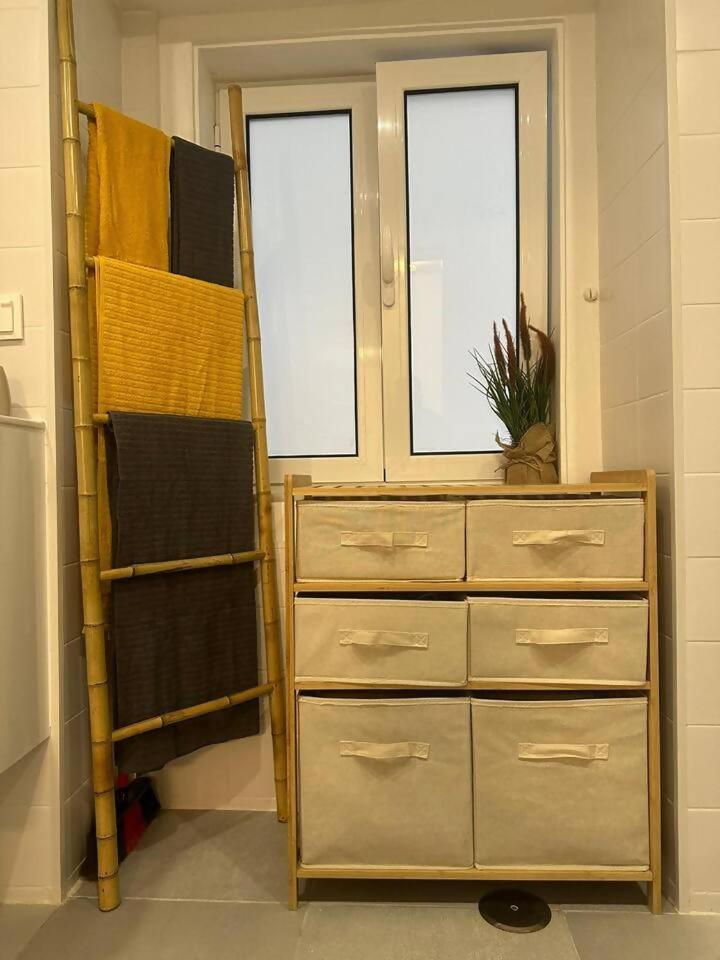 Stylish Renovated Apartment In Chiado Lisboa Ngoại thất bức ảnh