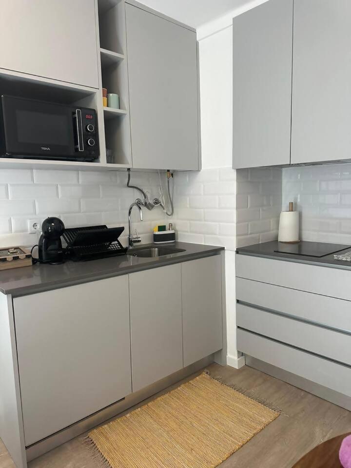 Stylish Renovated Apartment In Chiado Lisboa Ngoại thất bức ảnh