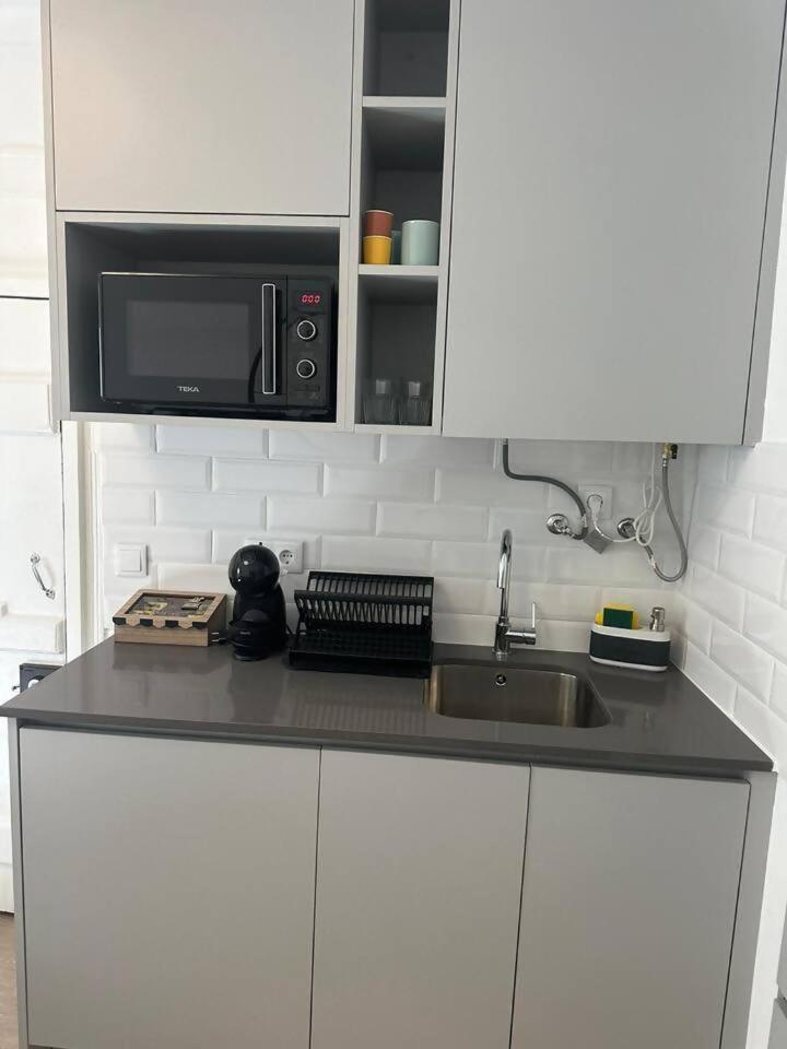 Stylish Renovated Apartment In Chiado Lisboa Ngoại thất bức ảnh