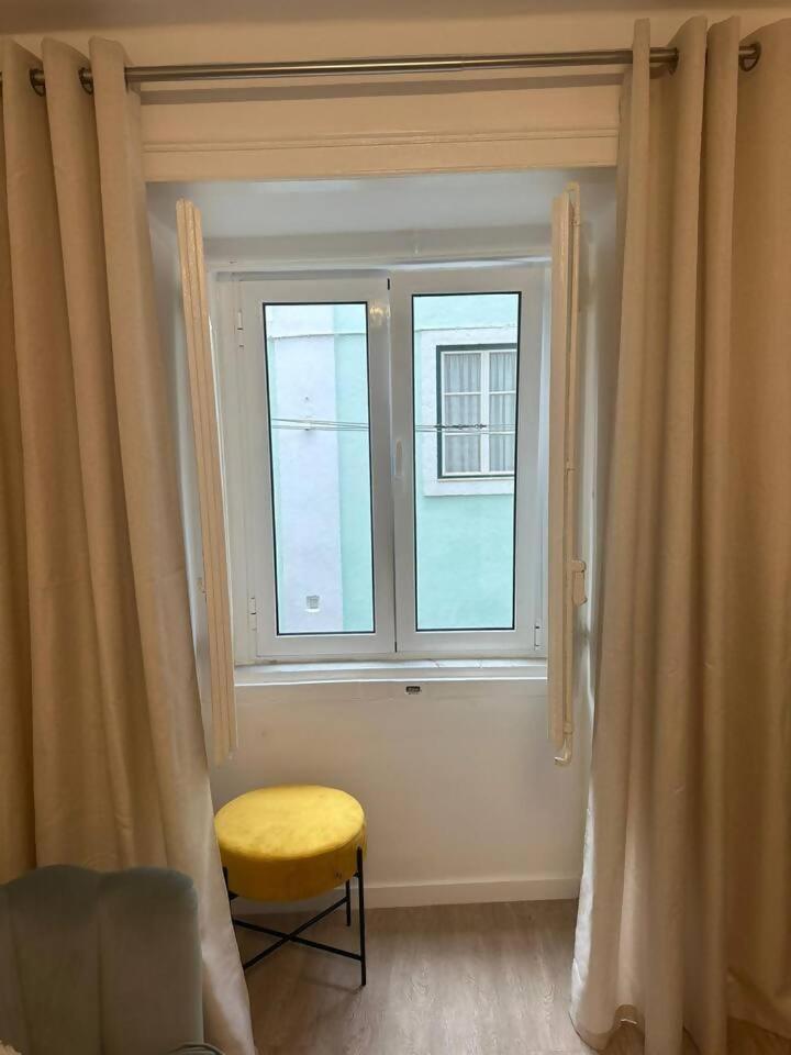 Stylish Renovated Apartment In Chiado Lisboa Ngoại thất bức ảnh
