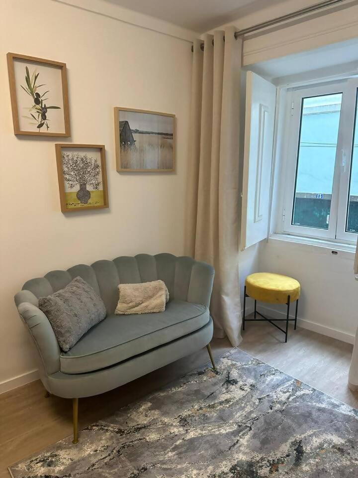 Stylish Renovated Apartment In Chiado Lisboa Ngoại thất bức ảnh
