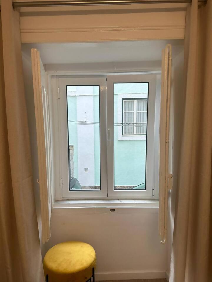 Stylish Renovated Apartment In Chiado Lisboa Ngoại thất bức ảnh
